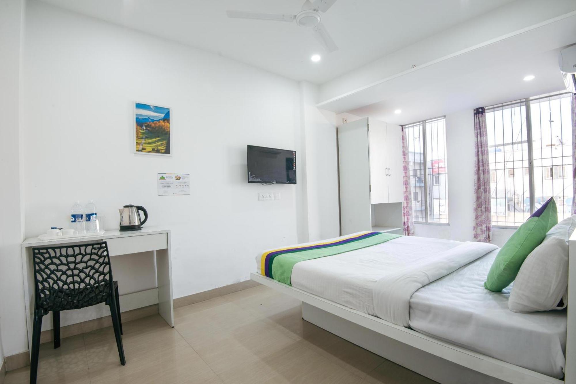 Treebo Empire Executive Premium Hotel Hinjawadi Exterior photo