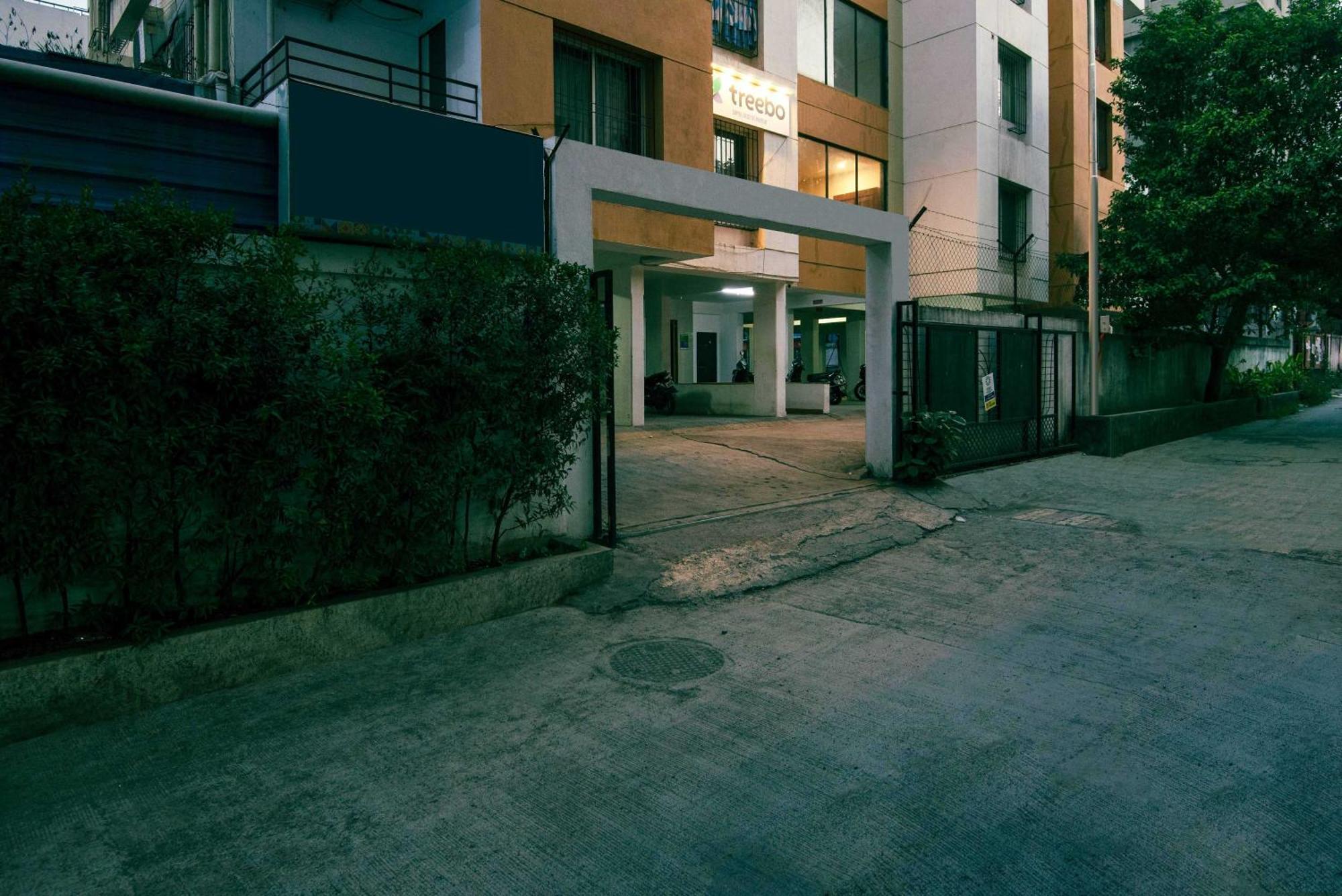 Treebo Empire Executive Premium Hotel Hinjawadi Exterior photo