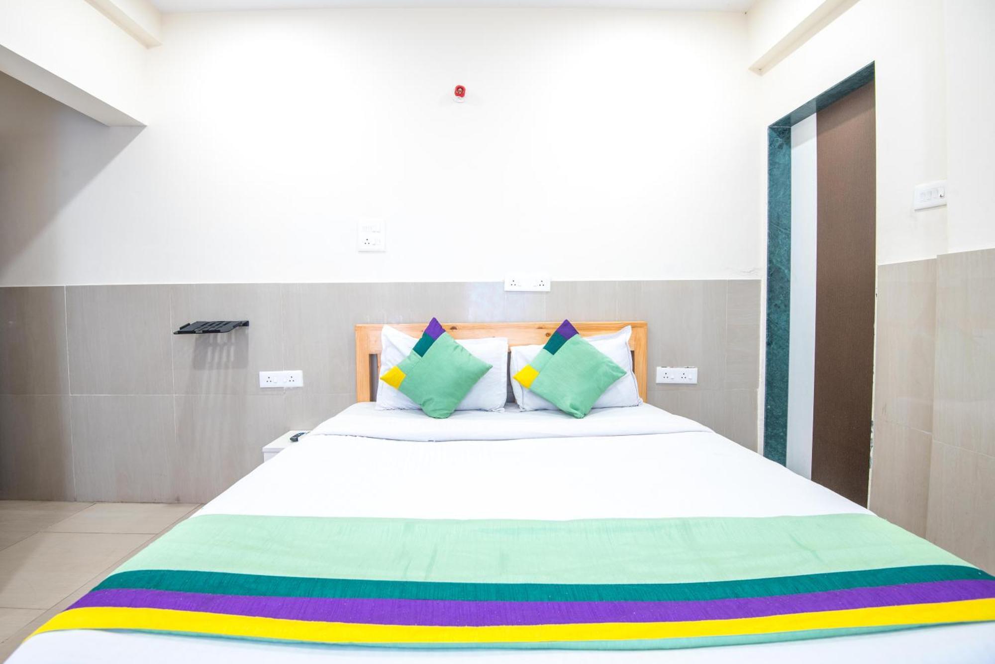 Treebo Empire Executive Premium Hotel Hinjawadi Exterior photo